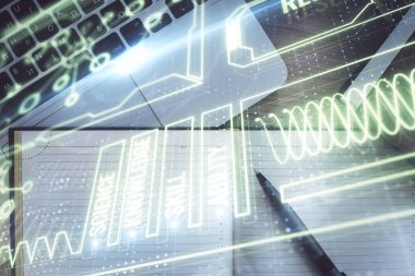 Masaüstü arkaplanındaki bilgisayar üzerinden eğitim hologramı çizimleri. Üst Manzara. Çoklu pozlama.