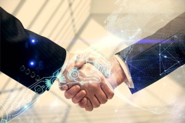 Teknoloji hologramına çifte maruz kalma ve iki adamın el sıkışması. Anlaşma konsepti.