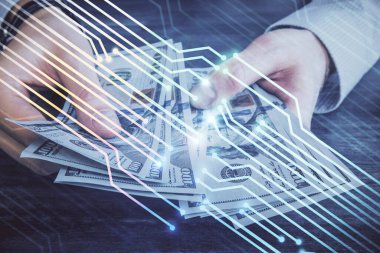Teknolojiye çoklu maruz kalma hologram, dolar banknotları ve insan eli. Veri kavramı