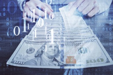 Teknolojinin iki katına çıkması hologram, dolar banknotları ve insan eli. Veri kavramı