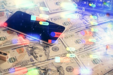 İki kez veri temasına maruz kalınca dolar banknotları arka planda kalıyor. Teknoloji konsepti.