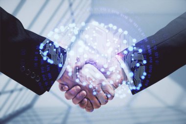 Beyin hologramının iki katına çıkması ve iki adamın el sıkışması. Bilişim endüstrisi konseptinde ortaklık.