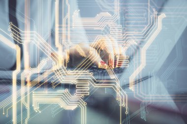 Bilgisayar ve teknoloji temalı çizimlerde kadın elinin çifte pozlanması. Yüksek Teknoloji kavramı.