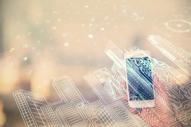 Hologram binaları ve mobil cihaz kullanan kadınları iki kez gösteriyor. Akıllı şehir konsepti.