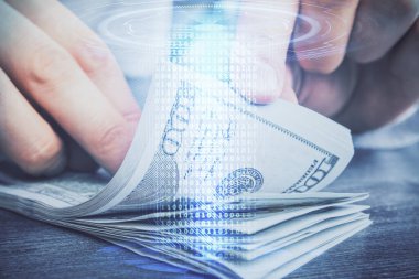 Teknolojinin iki katına çıkması hologram, dolar banknotları ve insan eli. Veri kavramı