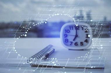 Veri temalı çizimlerin çoklu pozlanması ve açık defter arkaplanı olan masa. Eğitim kavramı