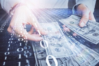 Teknolojinin iki katına çıkması hologram, dolar banknotları ve insan eli. Veri kavramı