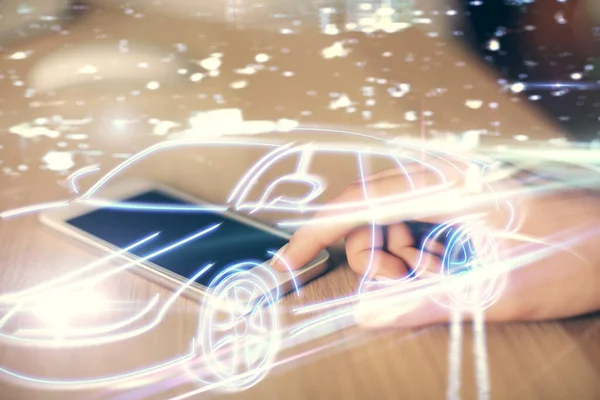 Podwójna Ekspozycja Hologramu Samochodowego Kobiety Trzymającej Korzystającej Urządzenia Mobilnego Koncepcja — Zdjęcie stockowe