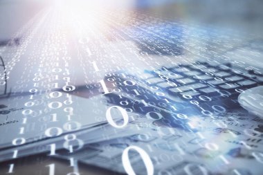 Veri temalı çizimlerin çoklu pozlanması ve açık defter arkaplanı olan masa. Eğitim kavramı