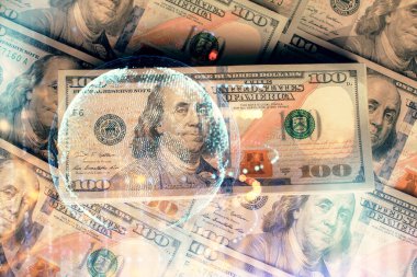 Dünya haritasının arka plandaki dolarları iki katına çıkarması. Uluslararası kavram.