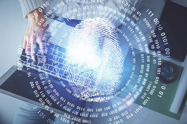 从事计算机和指纹全息图绘制工作的女性双手的双重曝光 顶视图 数码保安概念 — 图库照片