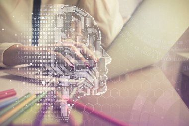 Bilgisayar ve insan beyin hologramı çizimleri üzerinde çalışan kadın ellerine çok maruz kaldı. Ai teknoloji konsepti.