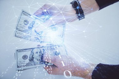 Teknolojiye çoklu maruz kalma hologram, dolar banknotları ve insan eli. Veri kavramı
