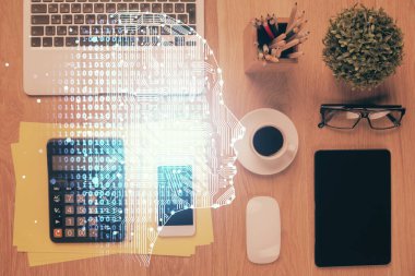 Çalışma masası üzerinde beyin çizimlerinin çoklu maruziyeti. Üst Manzara. Küresel veri analiz kavramı.