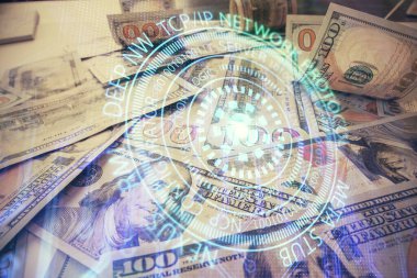 İki kez veri temasına maruz kalınca dolar banknotları arka planda kalıyor. Teknoloji konsepti.