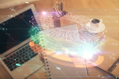 Bilgisayar ve veri temalı hologram çizimleri üzerinde çalışan kadın ellerine çok fazla maruz kalma. Teknoloji kavramı.