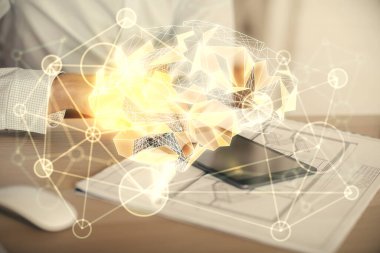 Bir adamın elini tutarken ve dijital bir cihaz ve beyin hologramı çizerken çift pozlama. Veri kavramı.