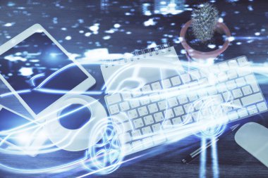 Otomotiv teknolojisi temalı çizimler telefon ile masaya konur. Üst Manzara. Otomatik pilot kavramı.