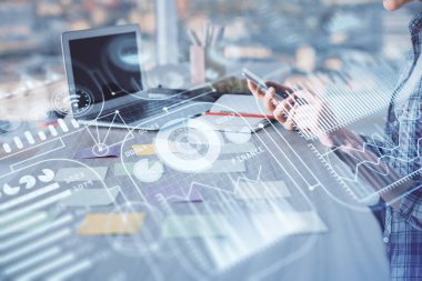 Bilgisayar ve teknoloji temalı çizimlerde kadın elinin çifte pozlanması. Yüksek Teknoloji kavramı.