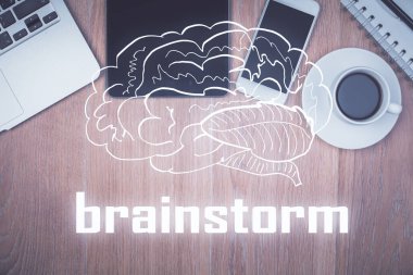 Masanın üzerinde telefonla çizim yaparken çok fazla şeye maruz kalmış. Üst Manzara. Başlangıcın konsepti.