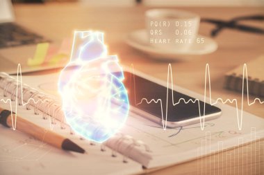 İnsan kalbi çizimine ve cep telefonu geçmişine iki kez maruz kalmış. Tıp eğitimi kavramı