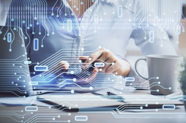 Teknolojiye çifte maruz kalma, hologram çizimi ve cep telefonu kullanan bir kadın. Ai kavramı