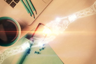 Bilgisayarlı çalışma masası arkaplanının üst görüntüsü üzerinde hologram çizimi yapılan çok sayıdaki veriye maruz kalma. Teknoloji kavramı.