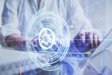 Bilgisayar ve veri temalı hologram çizimlerinde çalışan kadın elleri çift pozlama. Teknoloji kavramı.