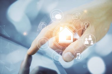 Dijital bir cihaz ve şehir çizimi kullanarak insanın ellerini tutarken çift pozlama.