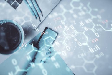 Masaüstü arka planında formül çizimleri olan fizik ve matematik temalı hologram. Üst Manzara. Çoklu maruz kalma. Eğitim kavramı.