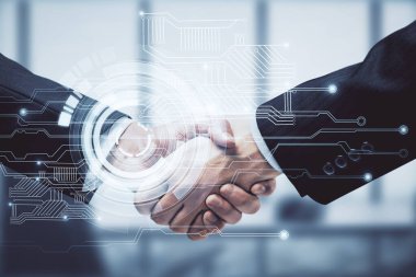 İki kişinin veri temalı hologramı ve el sıkışması. Bilişim endüstrisi konseptinde ortaklık.