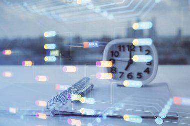 Veri temalı çizimlerin çoklu pozlanması ve açık defter arkaplanı olan masa. Eğitim kavramı