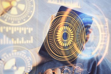 Dijital bir cihaz ve teknoloji temalı hologram çizimi kullanarak insanın elini tutarken çift pozlama. Teknoloji konsepti.