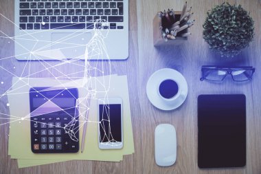 Masanın üzerinde telefonla çizim yaparken çok fazla şeye maruz kalmış. Üst Manzara. Başlangıcın konsepti.