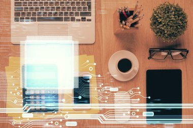 Çalışma masasının üzerine teknoloji teması çizimi çifte pozlama. Üst Manzara. Küresel veri analiz kavramı.