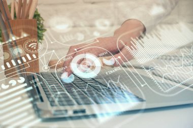 Bilgisayar ve teknoloji temalı çizimlerde kadın elinin çifte pozlanması. Yüksek Teknoloji kavramı.