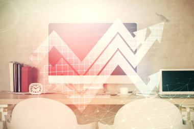 Büyüyen oklar ve ofisin arka planında çift pozlama. Büyüme Konsepti.