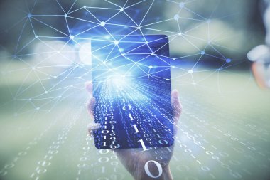 Teknolojiye çifte maruz kalma, hologram çizimi ve cep telefonu kullanan bir kadın. Ai kavramı