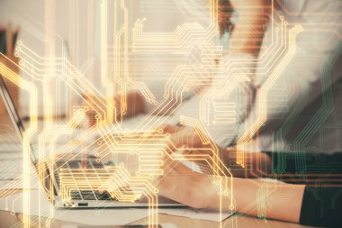 Bilgisayar ve teknoloji temalı çizimlerde kadın elinin çifte pozlanması. Yüksek Teknoloji kavramı.