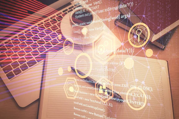 トップビュー作業机の背景にコンピュータでデータテーマ描画ホログラムのマルチ露出 技術の概念 — ストック写真