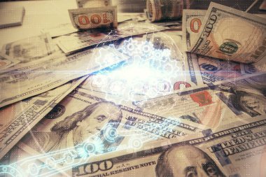 İki kez veri temasına maruz kalınca dolar banknotları arka planda kalıyor. Teknoloji konsepti.