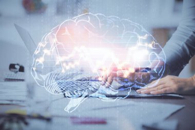 Bilgisayar ve beyin hologramı çizimleri üzerinde çalışan çok sayıda kadın eli var. Ai kavramı.