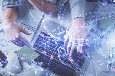 Kadın ve erkeğin birlikte çalışması ve nöron hologramı çizimi. Bilgisayar arkaplanı. Üst Manzara. Eğitim kavramı.