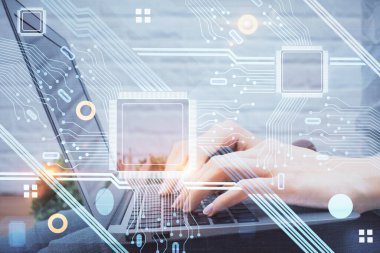 Bilgisayar ve veri temalı hologram çizimlerinde çalışan kadın elleri çift pozlama. Teknoloji kavramı.