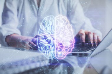 Bilgisayar ve beyin hologramı çizimleri üzerinde çalışan kadın elleri çift pozlama. Ai kavramı.