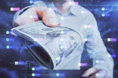 Teknolojinin iki katına çıkması hologram, dolar banknotları ve insan eli. Veri kavramı