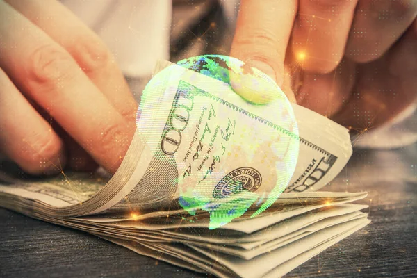 Multi exposición de red social tema dibujo holograma y EE.UU. dólares billetes y manos de hombre. — Foto de Stock