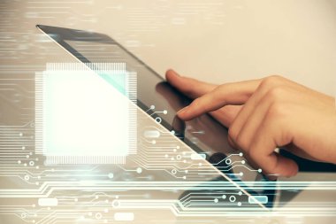 Dijital bir cihaz ve veri temalı çizim kullanan bir adamın el ele tutuşması. Yenilik kavramı.