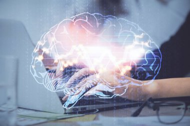 Bilgisayar ve beyin hologramı çizimleri üzerinde çalışan çok sayıda kadın eli var. Ai kavramı.