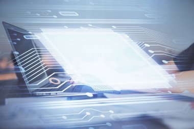 Bilgisayar ve veri temalı hologram çizimleri üzerinde çalışan kadın ellerine çok fazla maruz kalma. Teknoloji kavramı.
